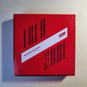 Ateez: Action to Answer - Ateez album. Photocards medföljer men vissa saker kan vara lite skadad. CD skiva fungerar 