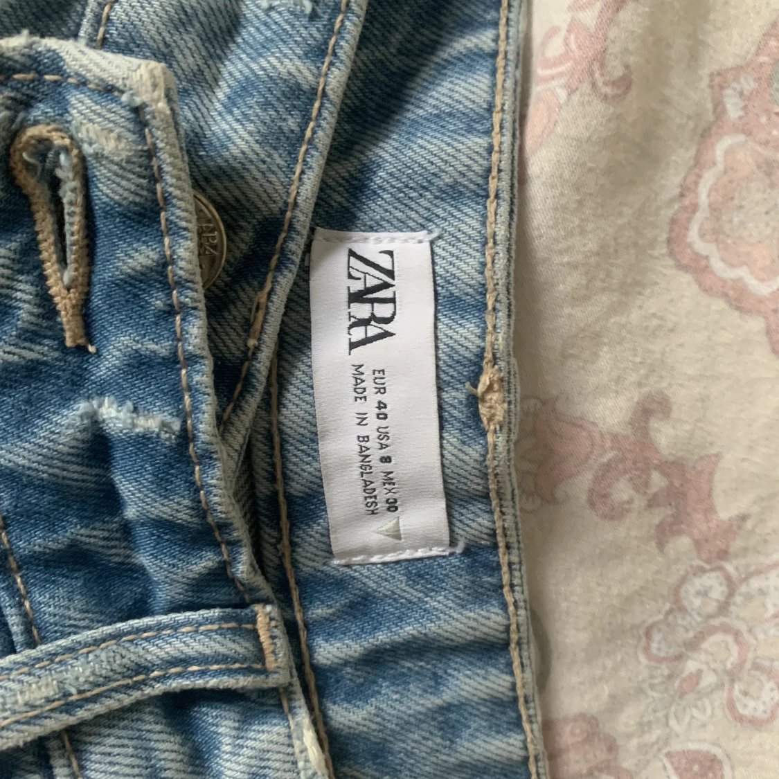 Zara ljusa jeansshorts!  - 91