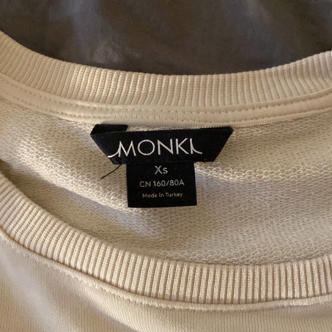 Tröja med puffärm - 91