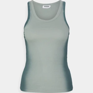 linne - fint linne från weekday💕köpte förra året men det kom aldrig till användning. storlek XS