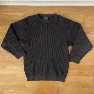 Ulltröja  - australiensisk tröja i ull, väldigt skön och sitter bra! står size 18, på mig sitter den som en M/L