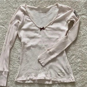 Odd Molly top - (Lånade bilder) säljer då den inte riktigt är min stil. Superfint skick. Skriv för fler bilder❤️