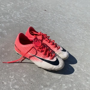 Nike fotbolls skor  - Säljer mina fotbollskor då dom är för små för mig betalning sker via Swish 