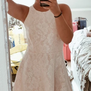 Klänning - Bra skick, lite för stor för mig