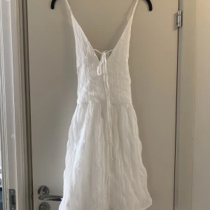 Superfin vit klänning - Superfin vit sommarklänning!