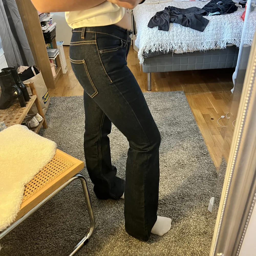 Bootcut jeans i så fin färg! Från twist & tango i storlek M men lite små i storleken tycker jag. Passar mig som har S bättre. Fint skick!. Jeans & Byxor.