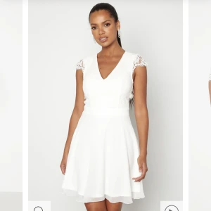 Sommarklänning  - Superfin klänning från bubbleroom, endast använd en gång. Nypris 700, mitt pris 150💓