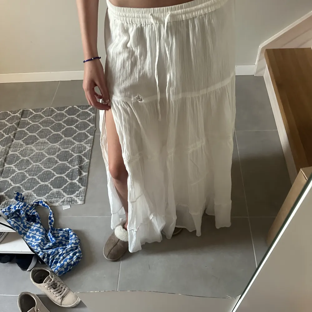 Sommar kjol från zalando, säljer billigt  pågrund av ett låg som är lätt att laga! . Kjolar.