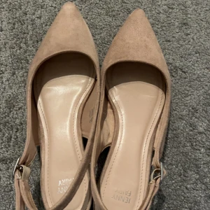 ballerinaskor - supergulliga beiga skor🩰🎀storlek 38