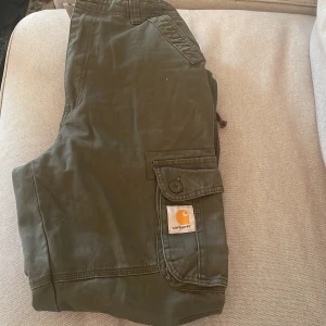 Carhartt Cargobyxor 200kr RABATT BARA IDAG - Bra skick inga defekter Storlek S