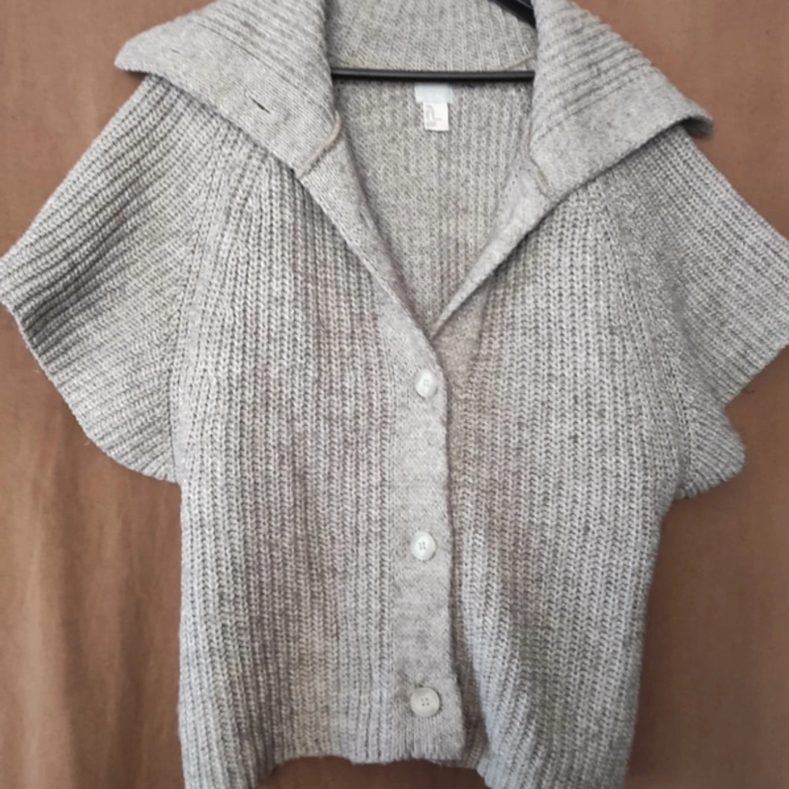 Kortärmad stickad kofta från hm