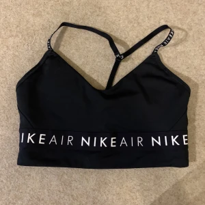 Sport-BH - Sportbh från nike köpt för flera år sedan för ca 350kr. Endast provad☺️