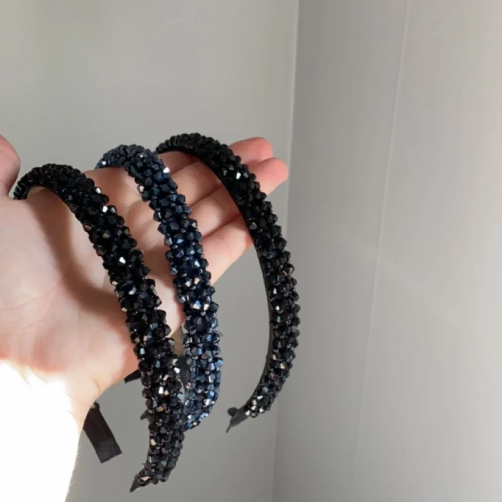 Tre glitter diadem! 80kr för ett, 150kr för två och 200kr för alla tre! + frakt🙌🏻. Accessoarer.