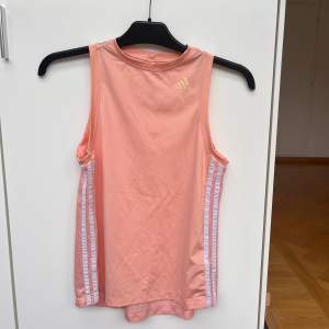 Peachfärgag linne från Adidas!🍑