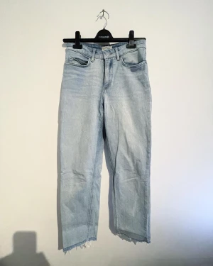 Jeans - Straight jeans som är såå strechiga och sköna och sitter såå bra! I storlek 34 men passar även 36!