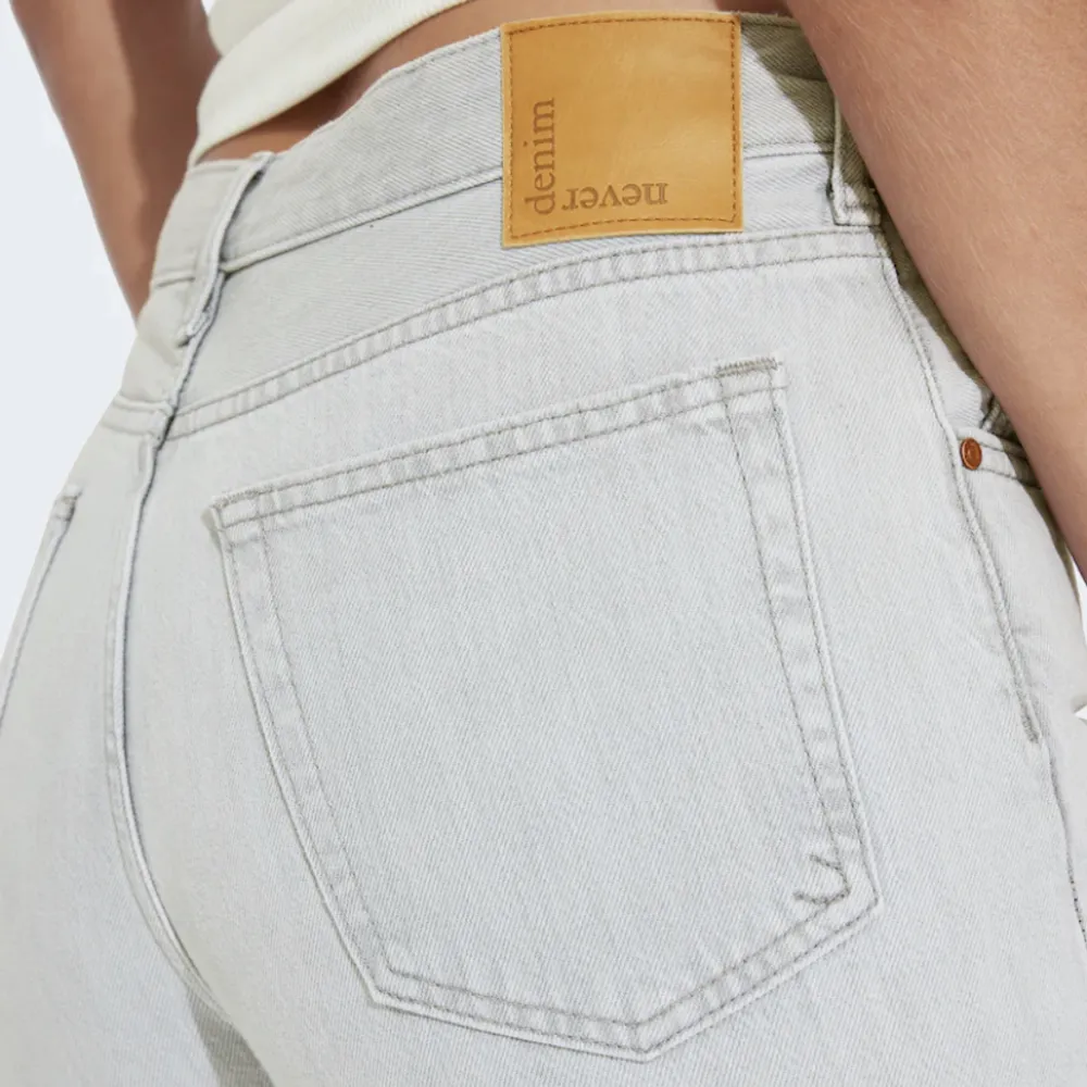 Gråa bikbok jeans, knappt använda som nya. Köpta för 600kr. Jeans & Byxor.