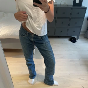 Levis jeans - Bootcut levis jeans som tyvärr är för långa för mig och kommer därför inte till användning. (Jag är 167cm) 