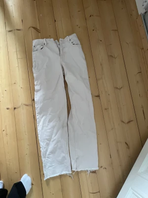 Svagt rosa raka jeans från zara  - Färgade från butik, ej hemma