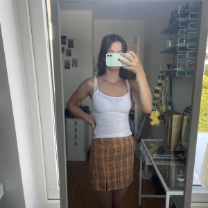 Kjol - Rutig kjol. Påminner lite om den kjolen som hon har i clueless 😀😀😀Vid snabb affär kan pris diskuteras:)