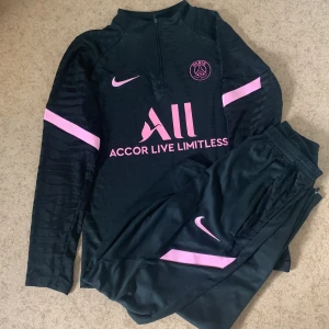 Psg tracksuit - Ny skickt, använd ba 2-3 gånger, den var liten på mig
