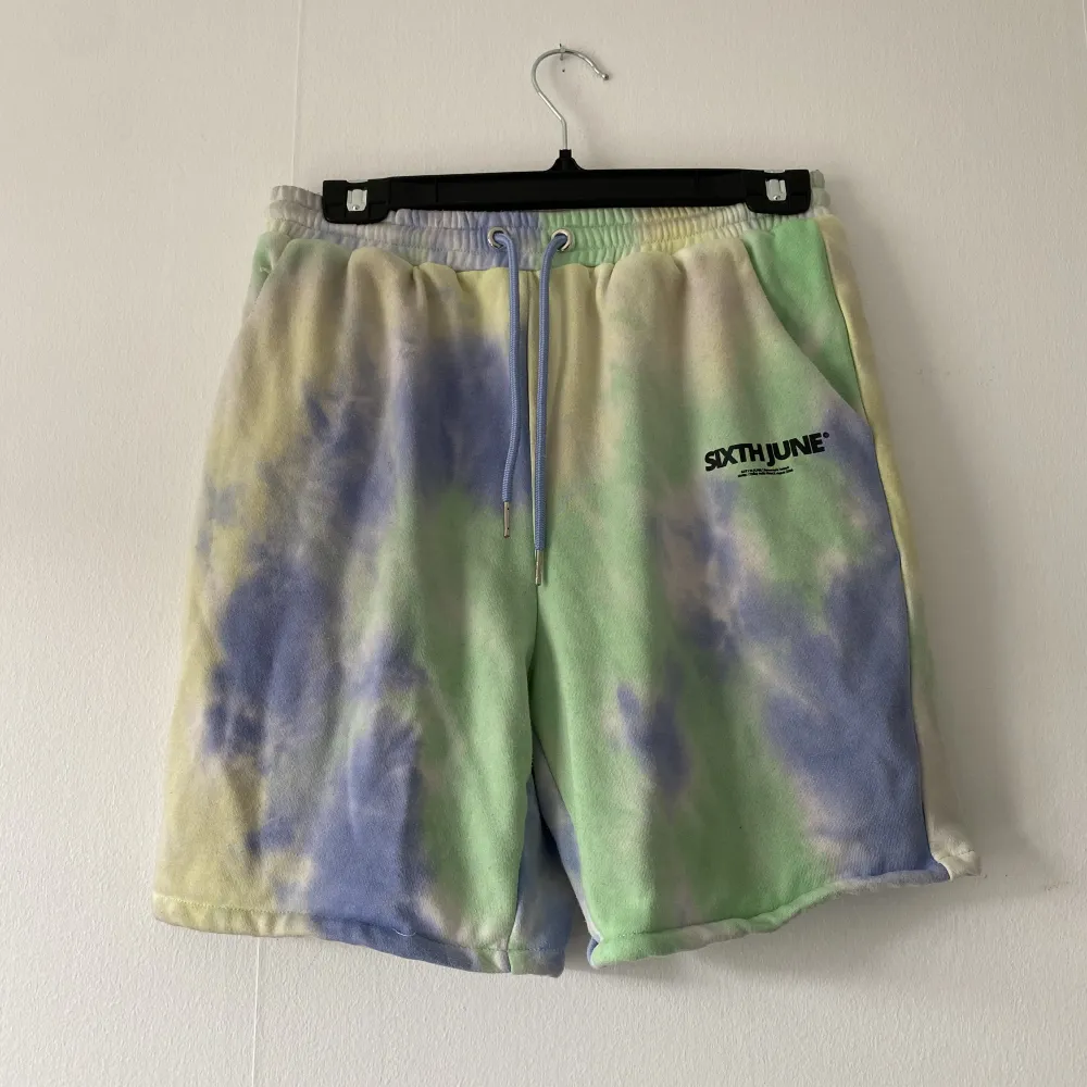 Köpta på Nelly. Köparen står för frakten. . Shorts.