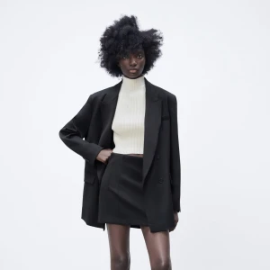 Turtle neck tank - Ribatickaf topp från zara med hög krage Endast använd ett fåtal gånger 😊😇 Storlek: S