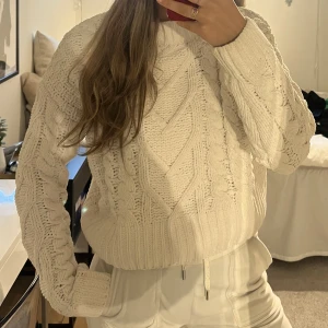 Stickad tröja ifrån Kappahl  - Använd fåtal gånger, som ny💓Nypris 500kr