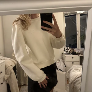 Neo noir tröja  - Användbar tröja från Neo Noir i bra skick!