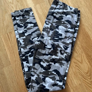 Leggings - Mönstrade leggings från RX RengarenX i strl S. Fint skick. 40kr 