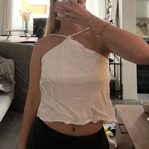 Topp - Satin topp som kan bäras på 2 sätt