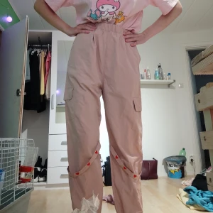 Ficka hjärta byxor - Ny och oanvänd, i perfekt skick ficka hjärta byxor.  Lös och bekväm.