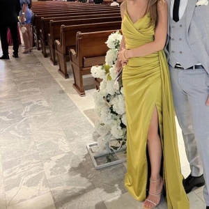 Klänning säljes  - Strlk 32/34 