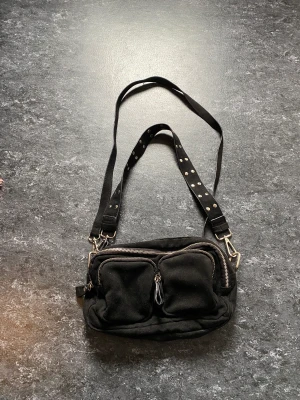 Väska  - En väska som sällan används från Ginatricot. 