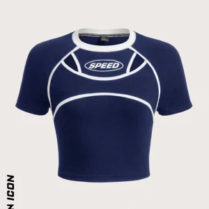 Topp - Säljer denna super coola och sköna topp. Helt ny, endast testad! Köpt på Shein 