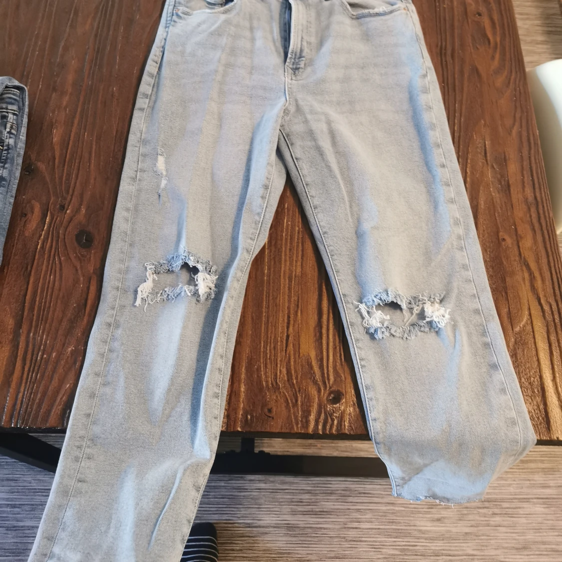 Knappt använda mom jeans