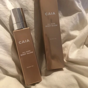 caia body glow - Body glow från caia, färgen golden tan. Testad en gång. Nypris 495, mitt pris 300 inkl frakt.  