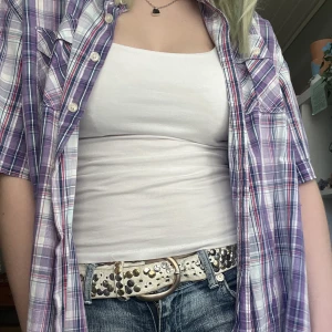 kortärmad skjorta - en lila kortärmad kofta som inte längre kommer till användning! jag är en storlek S som jämförelse 🥰