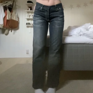 Midwaist mörkblå jeans - Aldrig använda! Sitter bra på mig med storlek 36 och som är 170cm💓