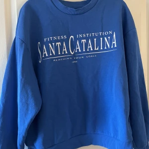 Blå sweetshirt  - Från Gina i storlek S, använt få tal gånger. Pris kan diskuteras💗