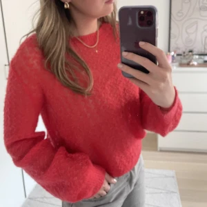 Stickat tröja  - Säljer denna slutsålda stickade tröjan! Perfekt till sommaren och bara dra över en klänning💖💖