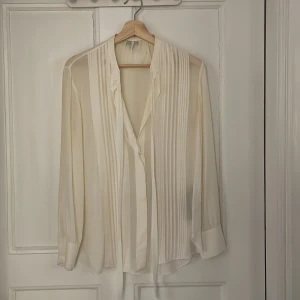 Massimo Dutti skjorta vit - Strl. 38 vit blus glansigt material. 