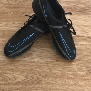 Inomhusfotbollsskor - Är i väldigt bra skick