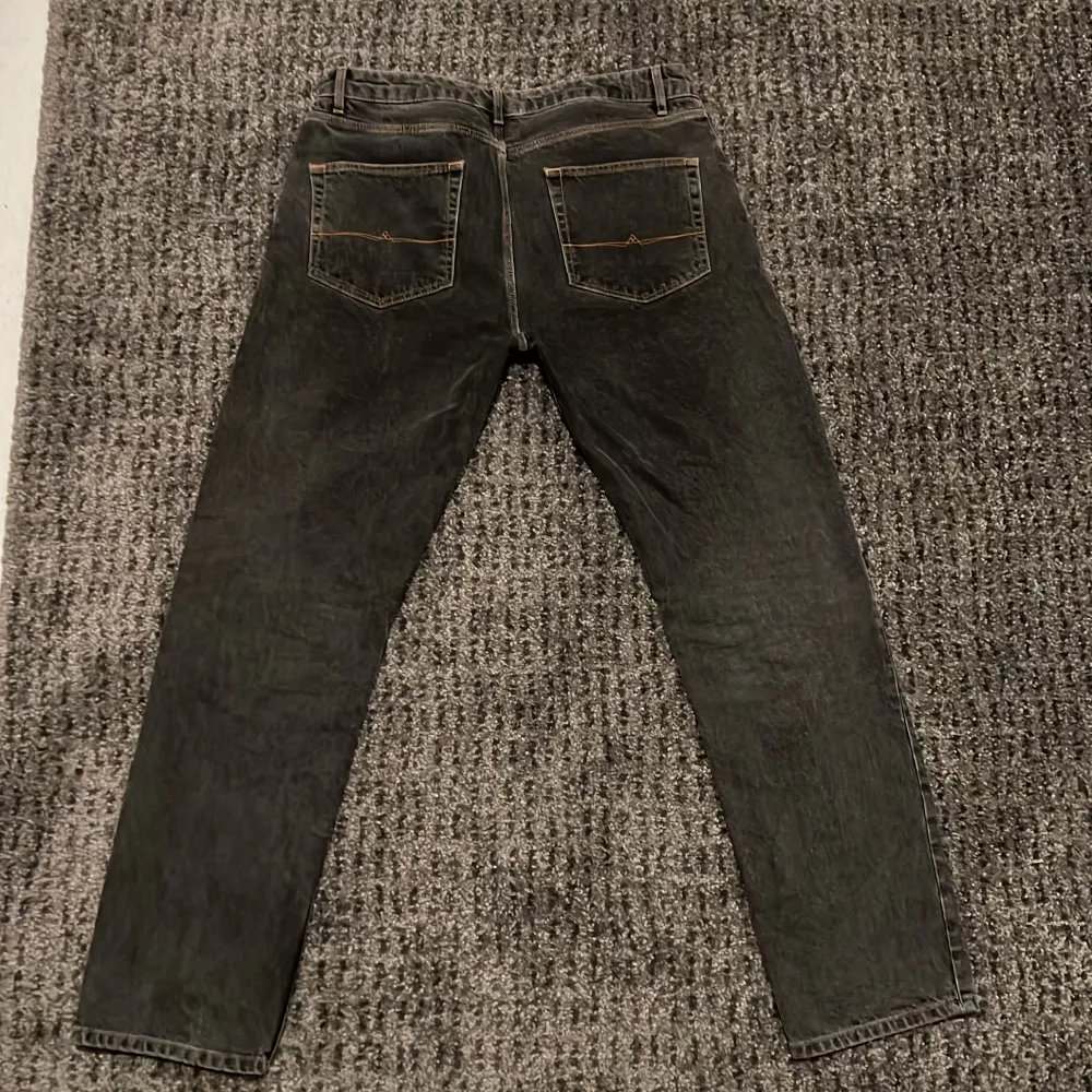 Jeans från ASOS Design. W 34 L32 Sparsamt använda då de var lite små för mig. . Jeans & Byxor.