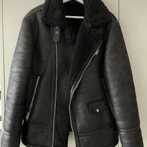 Jacka ZARA MEN - Använd ett fåtal gånger, inga märken eller skador, väldigt fint skick. Nypris ca 1600kr. 