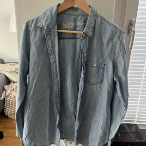 Skjorta - Jeansskjorta från GAP