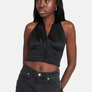 Fest topp - Svart fest topp från bikbok storlek L men skulle uppskatta den passar M/L då jag är M egentligen men med stora byst. Fint skick, knappt använd 