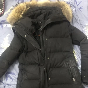 Hollister jacka - Super skön hollister jacka som jag säljer! Jag kan visa fler bilder privat på den och pris kan diskuteras!