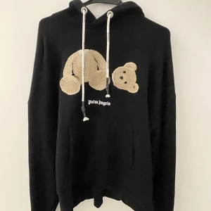 Palm Angels Broken Bear hoodie - Säljer min Palm Angels hoodie som är i gott skick i Storlek L