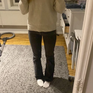Zara jeans - Jeans från zara i modellen mia Bootcut (går ej att köpa längre) Bra skick❤️