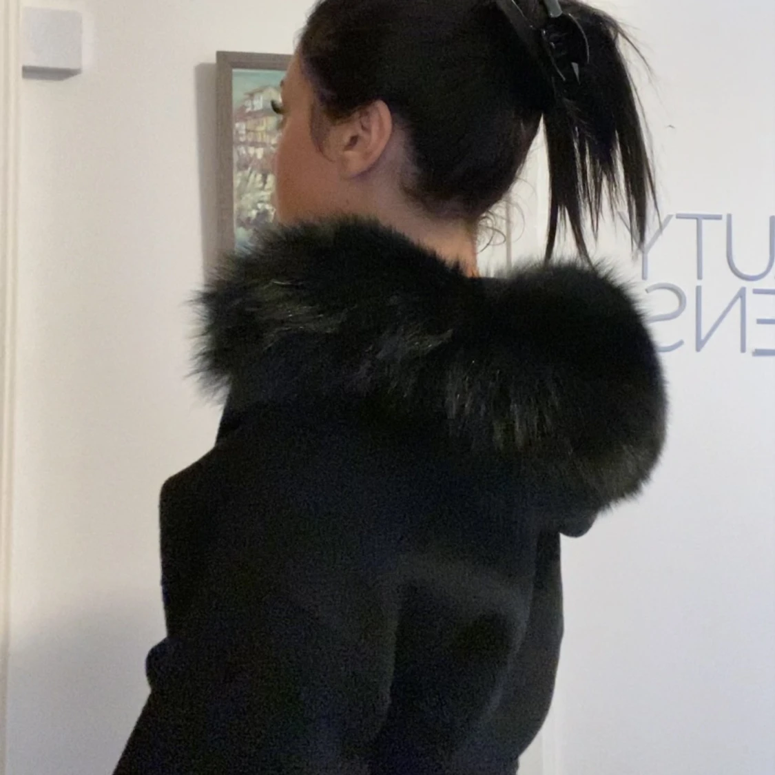 Svart kappa med päls - 91